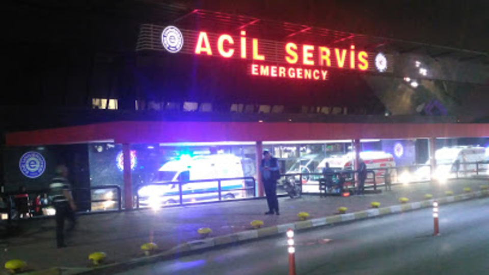 Elinden düşürdüğü pompalı tüfekle kendini ağır yaraladı