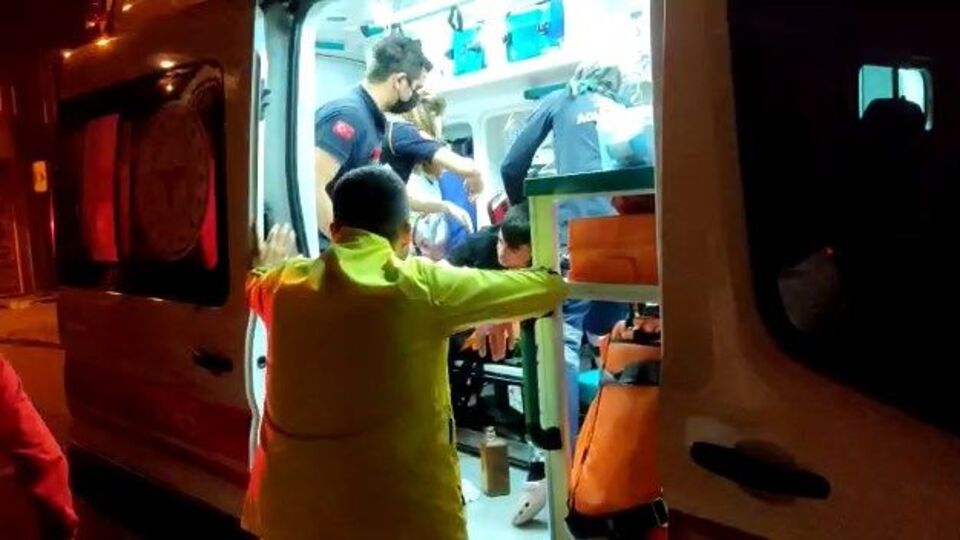 Adapazarı'nda bıçaklı kavga: 3 yaralı