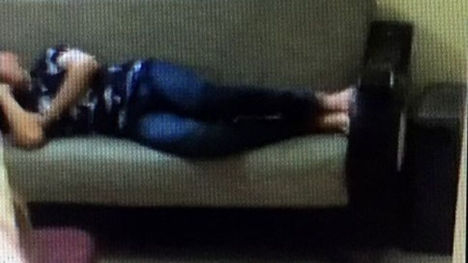 Polisin kumar baskınında güldüren oyun!