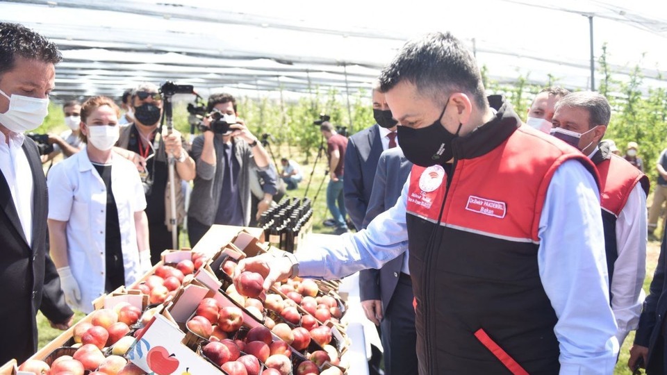 Bakan Pakdemirli'den o çiftliğe ziyaret!