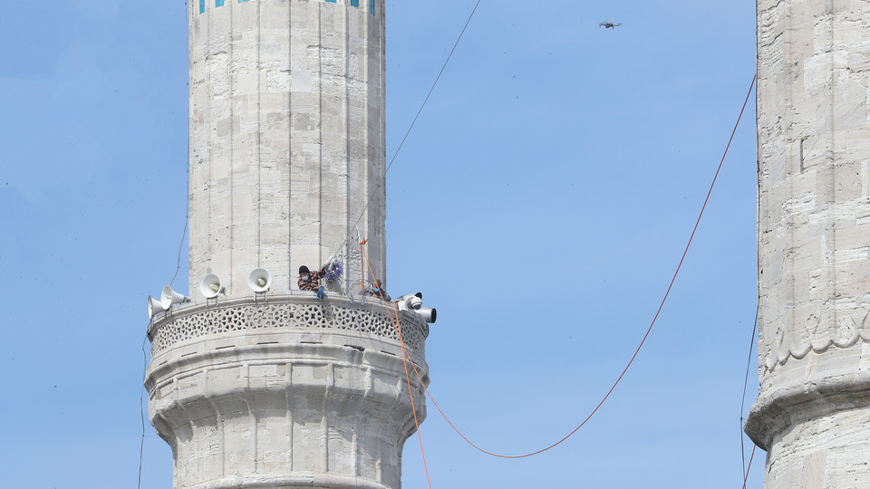 Ayasofya'ya ilk mahya