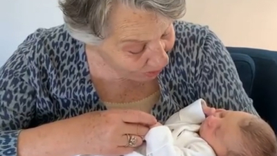 Usta oyuncunun torun sevinci