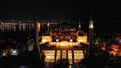 Ayasofya Camii, Kadir Gecesi'nde mahya ile buluştu
