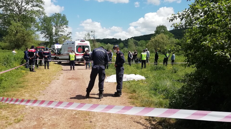 Tarlada çifte cinayet!