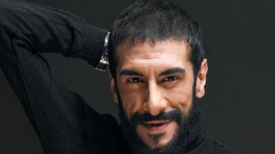 Saçlarını bağışladı