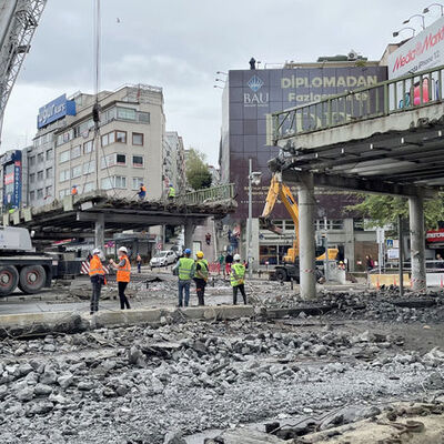 Beşiktaş Meydanı'ndaki o köprü kaldırılıyor