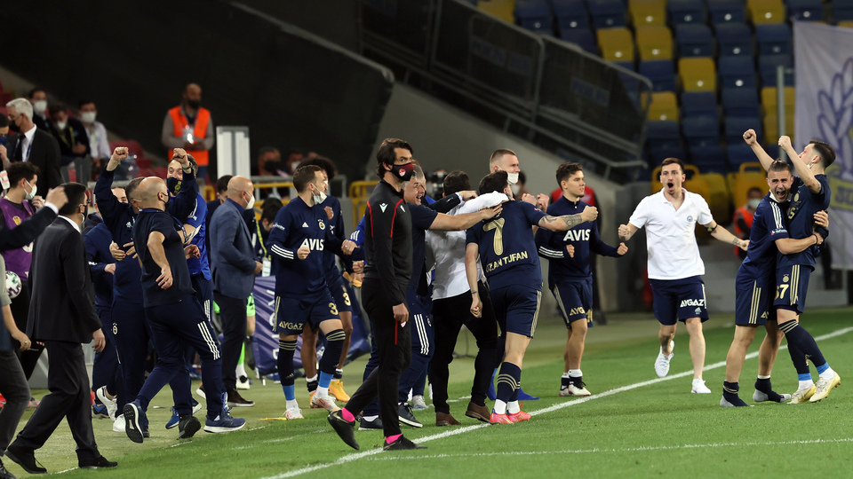 Zirveye bu puanlarla tutundu!