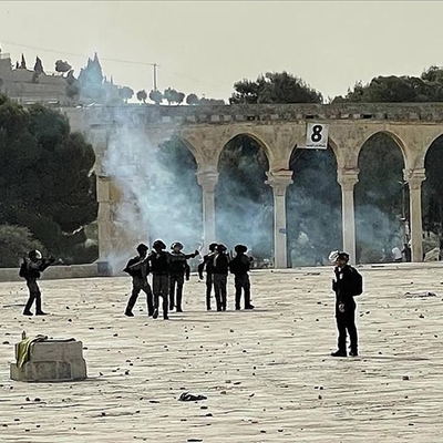 İsrail polisi, nöbet tutan Filistinlilere saldırdı!