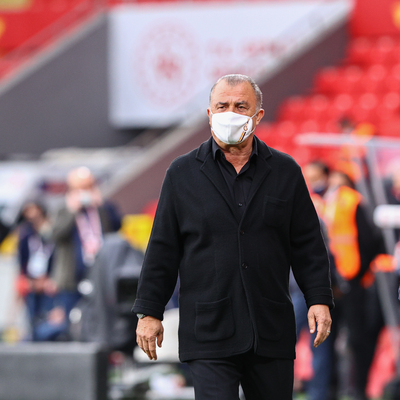 Baştan sona hücum!