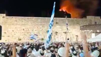 Mescid-i Aksa'dan alevler yükselirken kutlama yaptılar!