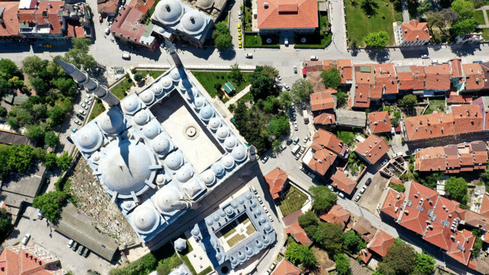 Kapıları ve minareleriyle Osmanlı mimarisinin özgün eseri