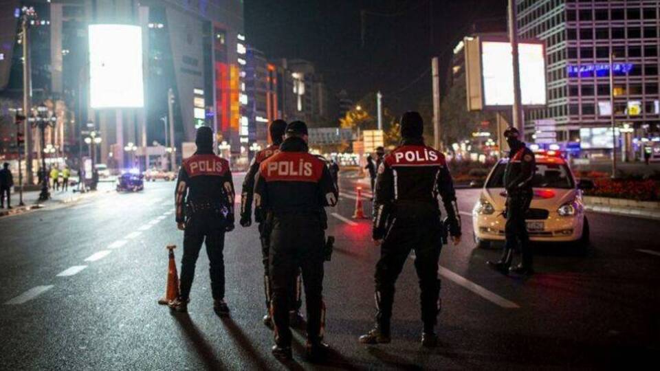 Tam kapanma uzayacak mı?