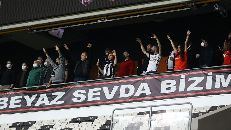 Vodafone Park'ta localar doldu