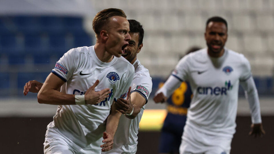 Paşa seriye bağladı!