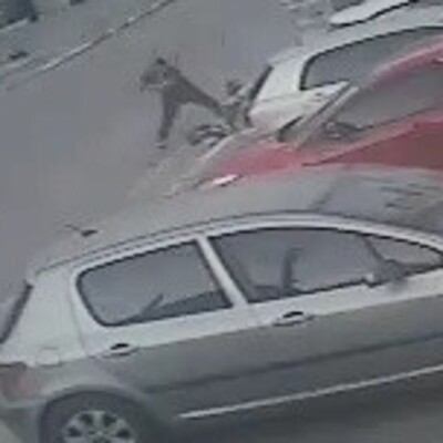 Eski karısını beyzbol sopasıyla darbetti!