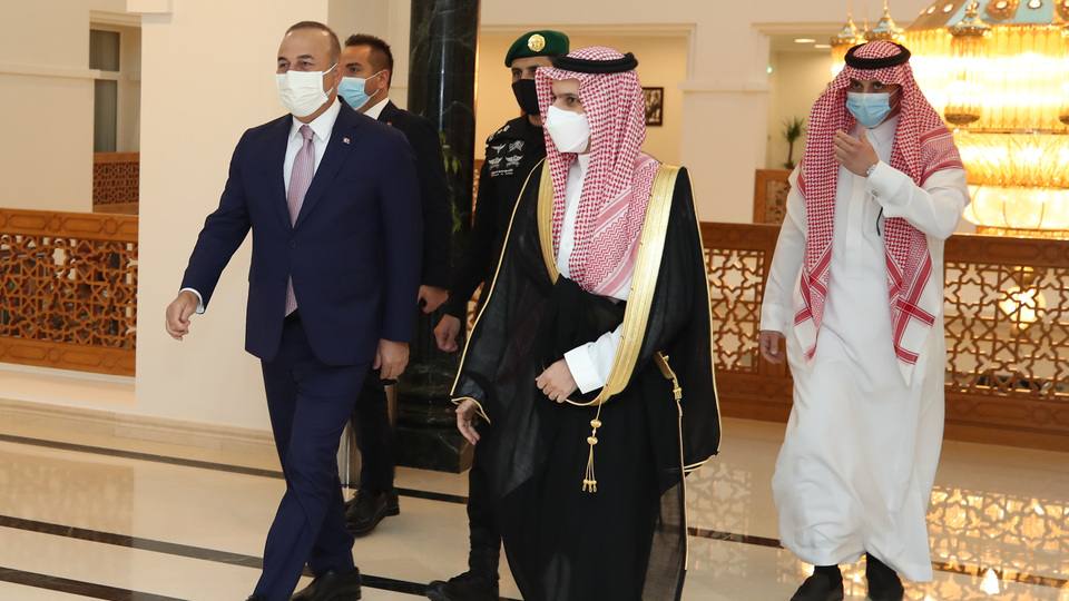 Bakan Çavuşoğlu Suud mevkidaşı ile görüştü