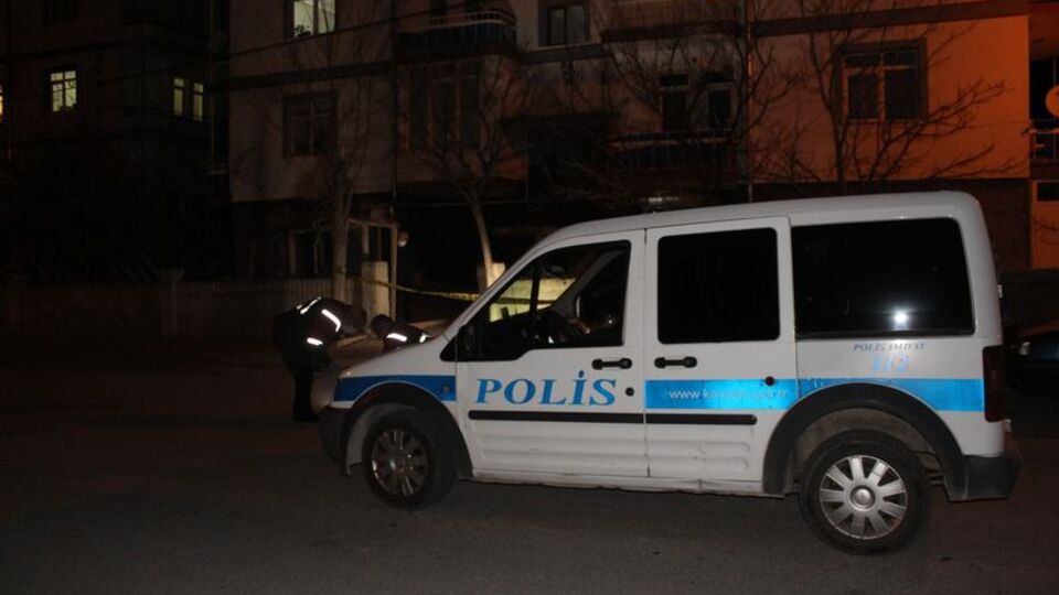 Tartıştığı oğlunu bıçakladı