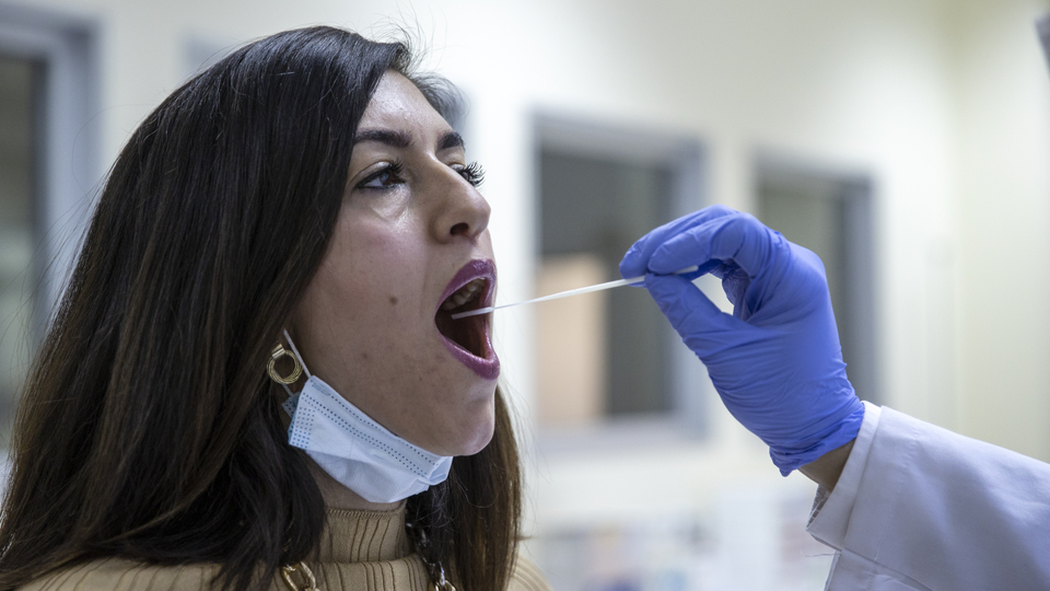 Kurdeşen Covid'in habercisi, saç dökülmesi ise belirtisi