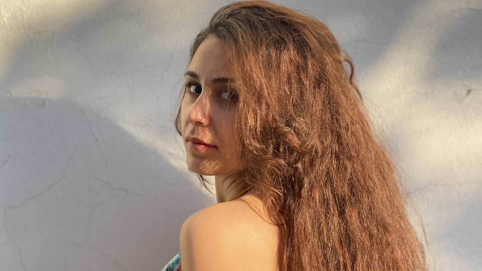 Ezgi Alaş'tan 'Gölge'