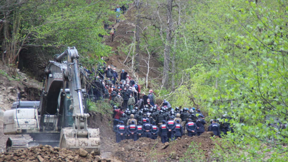 Rize'de 11 STK'dan taş ocağına destek