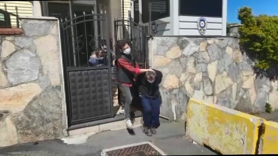 Tartıştıkları kadını darbedip vurdular!