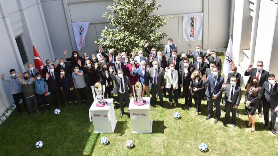 Şampiyonluk kupaları hazır