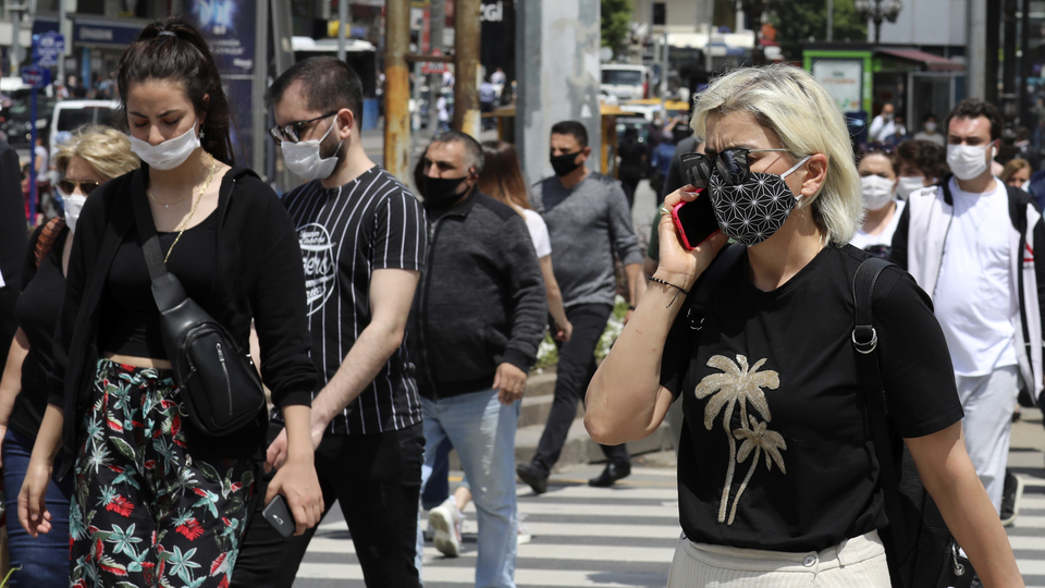 Mikrobiyologlardan "Bayram sonrası Covid-19 tedbirlerini elden bırakmayın" uyarısı