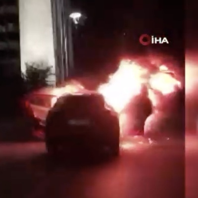 İsrail'i protesto etmek için araçlarını yaktılar