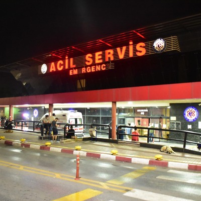 Yanlış cenaze soruşturmasında polise saldırı girişimi!