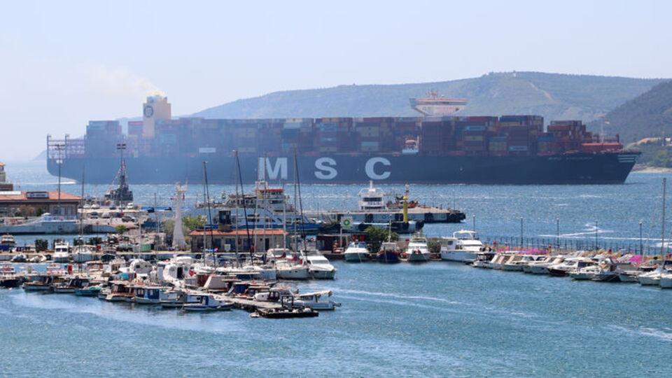 Çanakkale Boğazı tek yönlü trafiğe kapatıldı