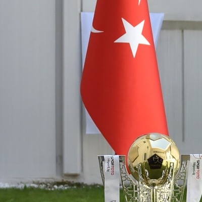 Şampiyonluk yarışı nefes nefese