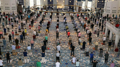 İstanbul cuma namazı saat kaçta?