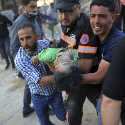 İsrail yok ediyor! Kahreden fotoğraflar! Bir baba ile 3 çocuk!