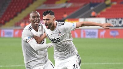 Beşiktaş'ta kalıyor mu? Açıkladı!