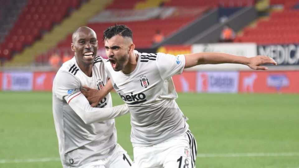 Beşiktaş'ta kalıyor mu? Açıkladı!