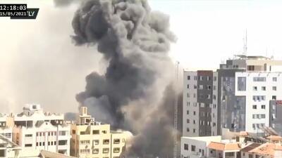 İsrail Gazze'de 13 katlı binayı vurdu!