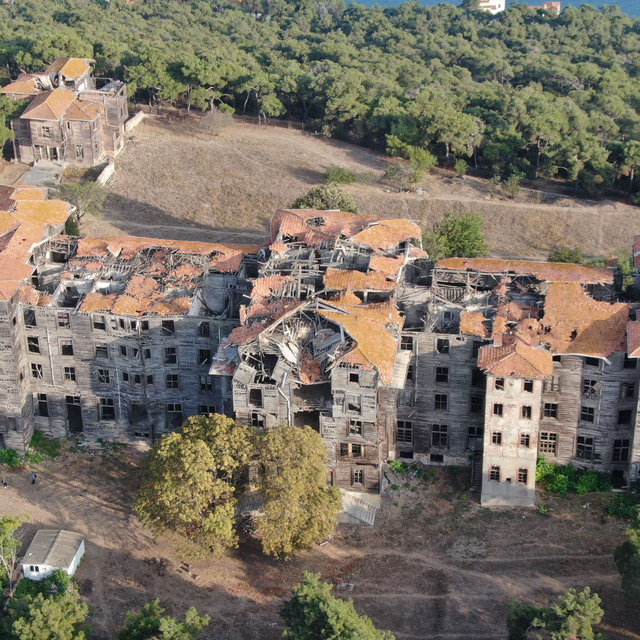 7 aydır restorasyonu bekleniyordu! "Her an çökebilir"