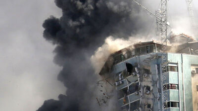 İsrail Gazze'de bakanlıkların bulunduğu binayı vurdu!