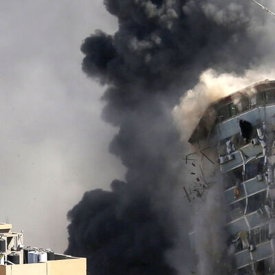 İsrail Gazze'de bakanlıkların bulunduğu binayı vurdu!