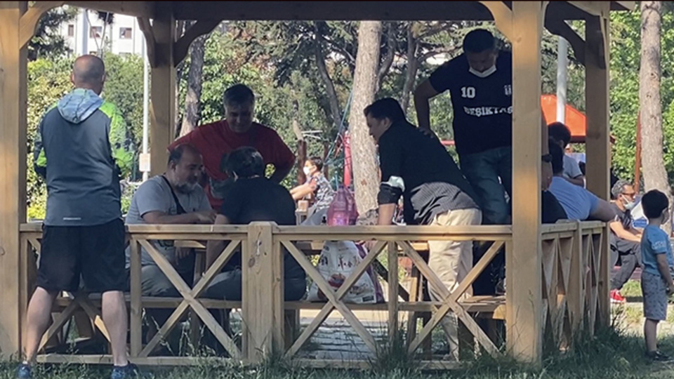 Parka polis baskını