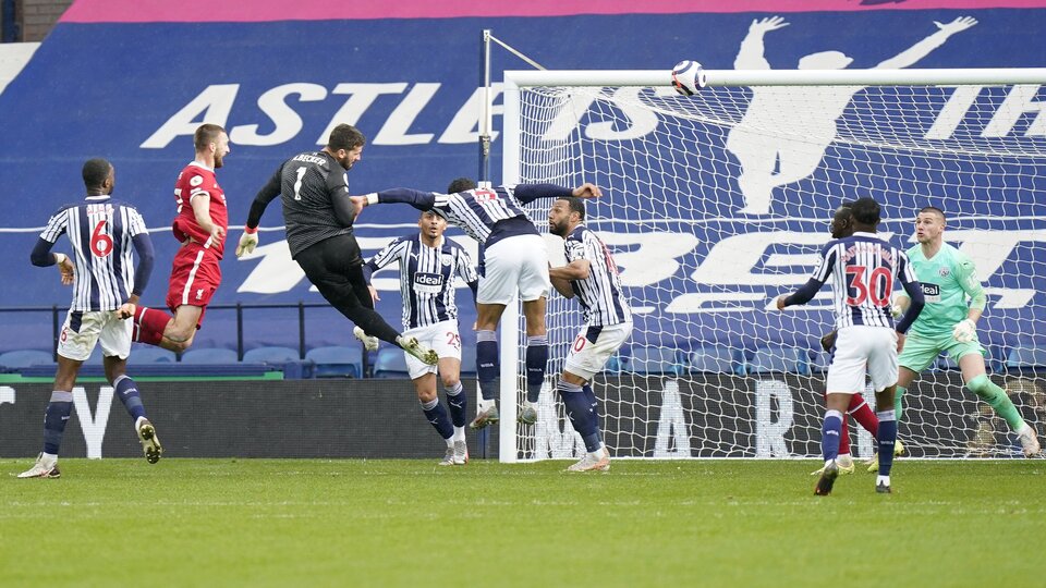 Liverpool kalecisinin golüyle kazandı!
