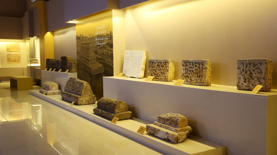 Ahlat'ta açıldı... Tarihi yolculuğa çıkarıyor!