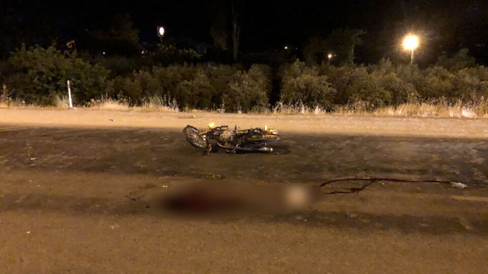 Kamyonet motosiklete çarptı: 1 ölü, 1 yaralı