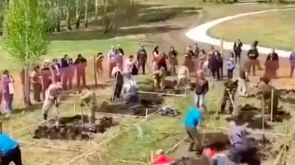 Rusya'da mezar kazma yarışı!