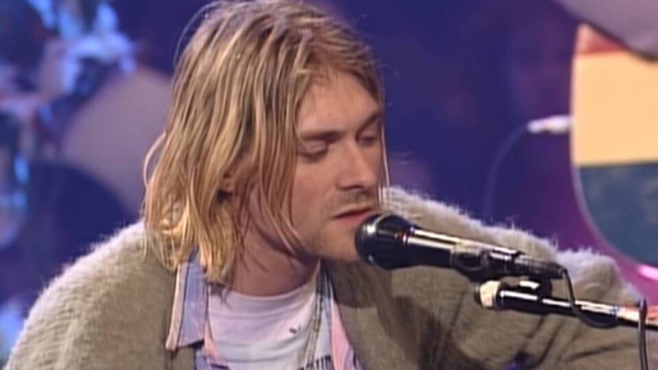 Saçları açık artırmada satıldı