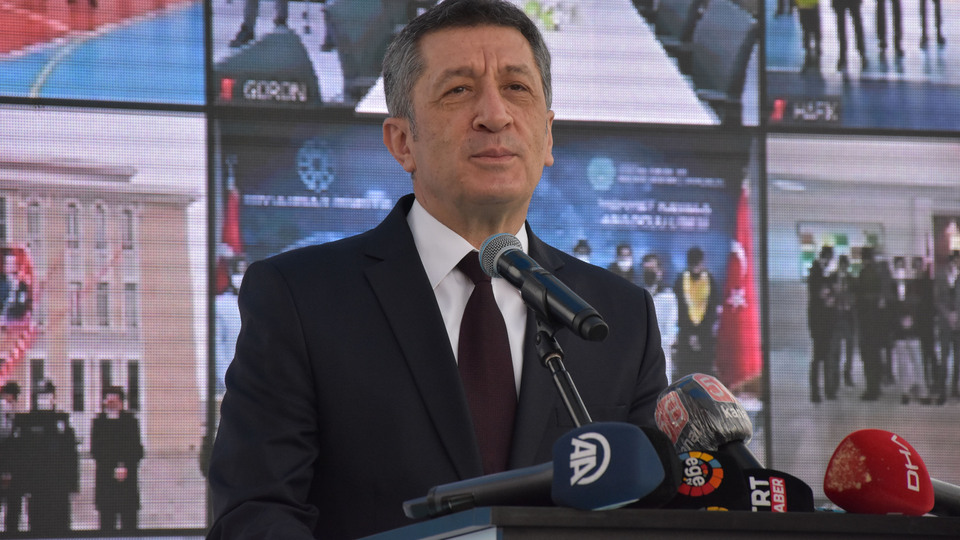 Bakan Selçuk'tan aşı paylaşımı