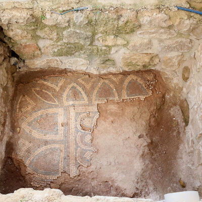 Tarihi caminin tuvalet kazısında bulundu