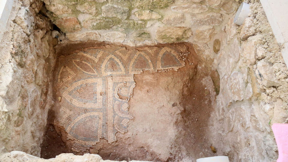 Tarihi caminin tuvalet kazısında bulundu