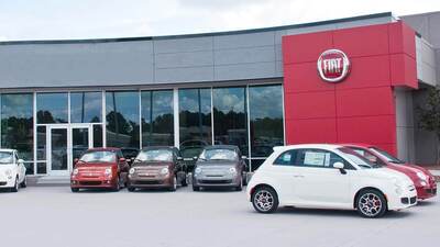 Otomobilleri uzaktan satmaya başladı