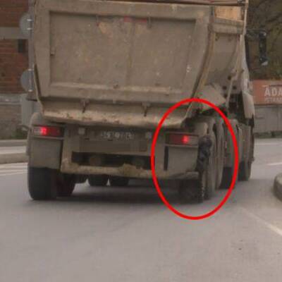 Patlak lastik bile hızını kesmedi!